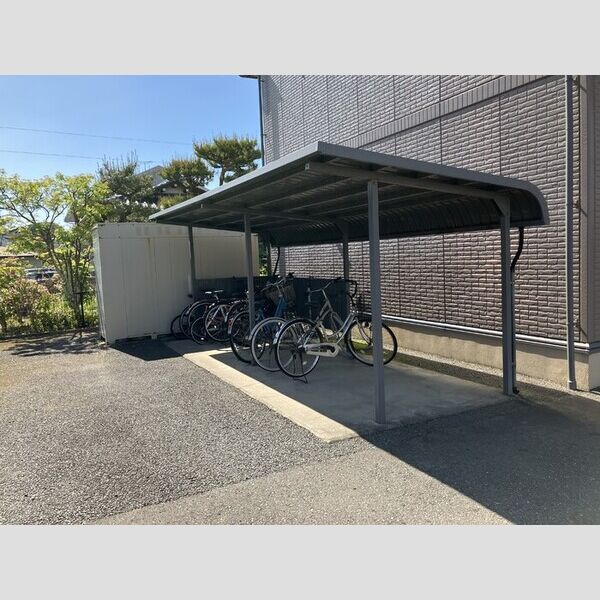 現地周辺 (駐輪場)