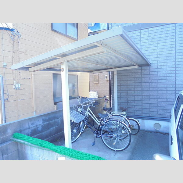 現地周辺 (駐輪場)