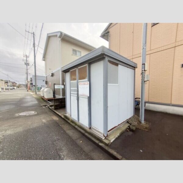 現地周辺 (専用ごみ置き場)