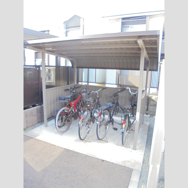 現地周辺 (駐輪場)