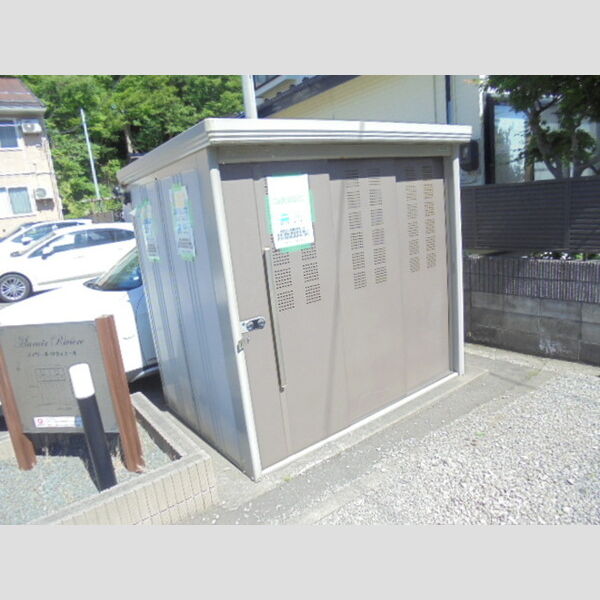 現地周辺 (入居者専用ゴミ置き場)