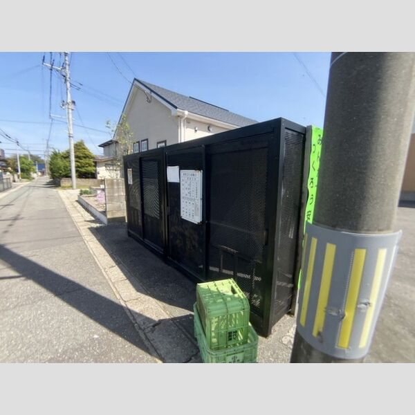 現地周辺 (専用ごみ置き場)