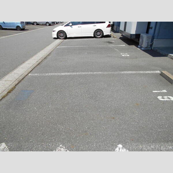 駐車場 (♪並列駐車場です♪)