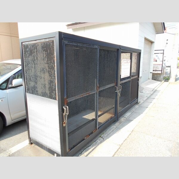 現地周辺 (ゴミ置き場)