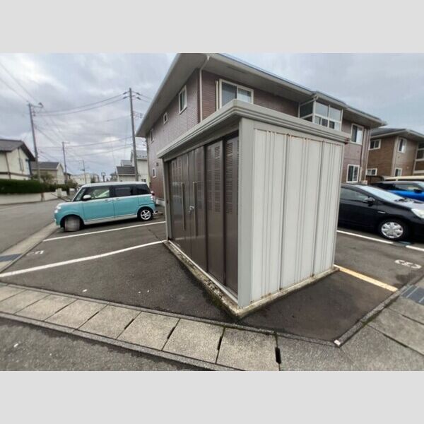 現地周辺 (専用ゴミ置き場)