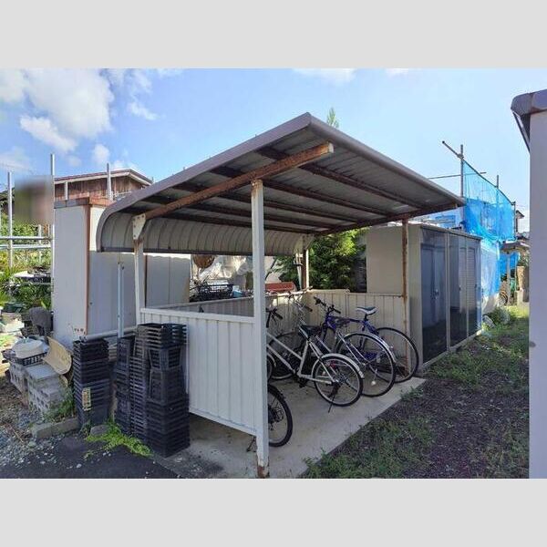 現地周辺 (駐輪場)