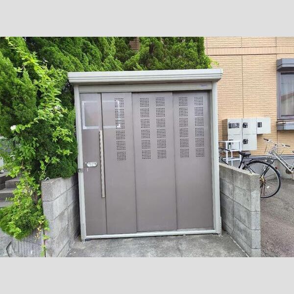現地周辺 (専用ごみ置き場)