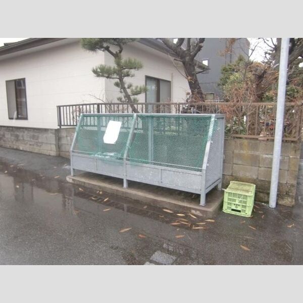 現地周辺 (ゴミステーション)