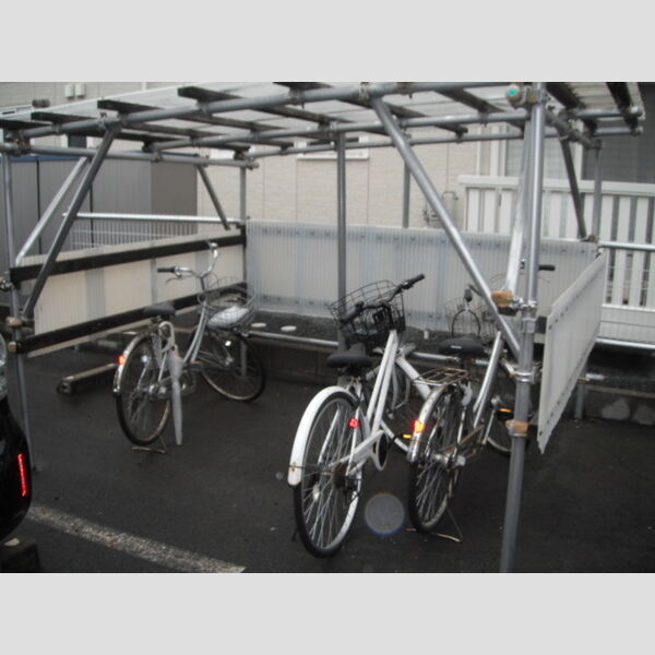 現地周辺 (駐輪場)