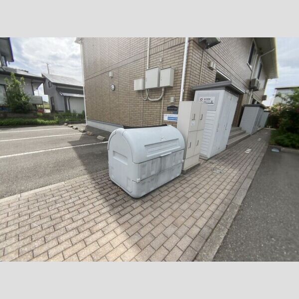 現地周辺 (専用ごみ置き場)