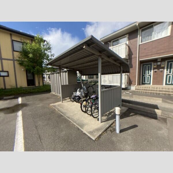 現地周辺 (駐輪場)