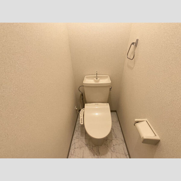 トイレ (トイレ)