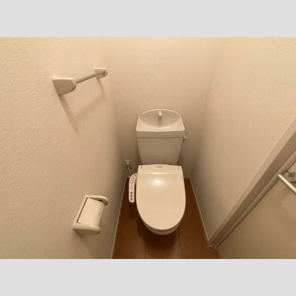 トイレ (トイレ)
