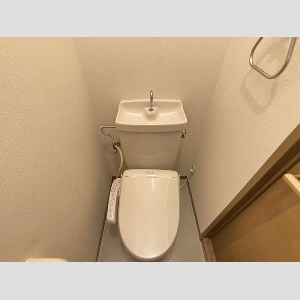 トイレ (トイレ)