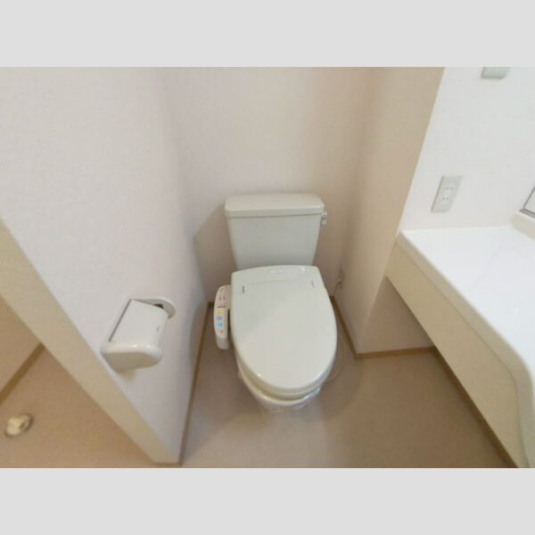 トイレ (トイレ)