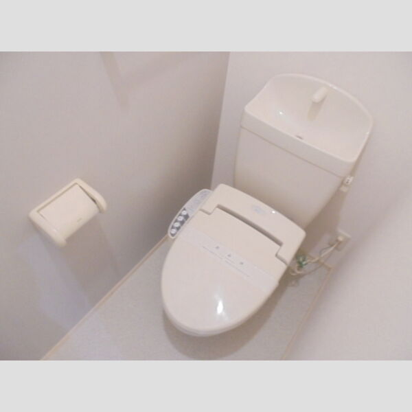 トイレ (トイレ)