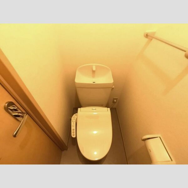 トイレ (トイレ)