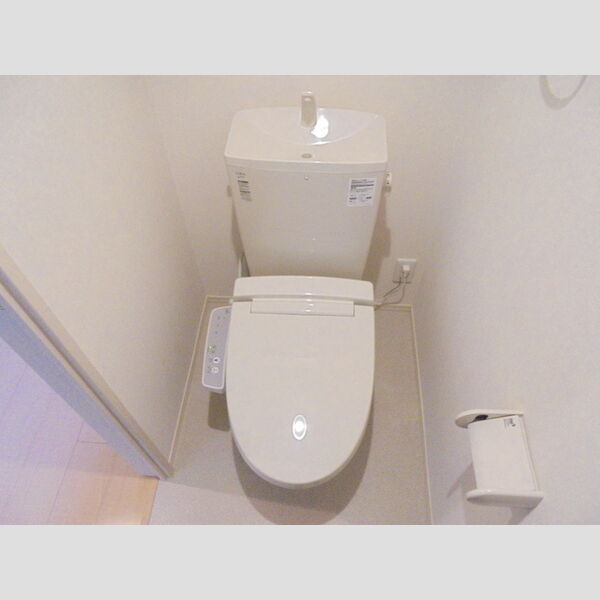 トイレ (トイレ)