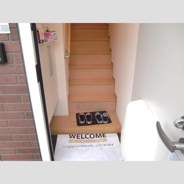 玄関 (シューズBOX付)