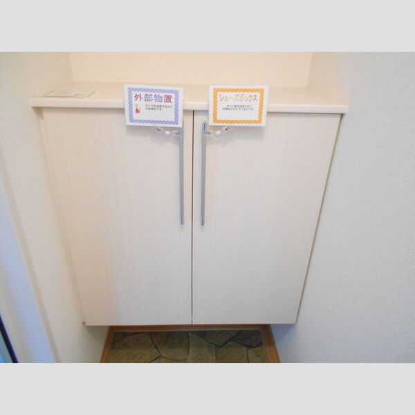 玄関 (シューズボックス)