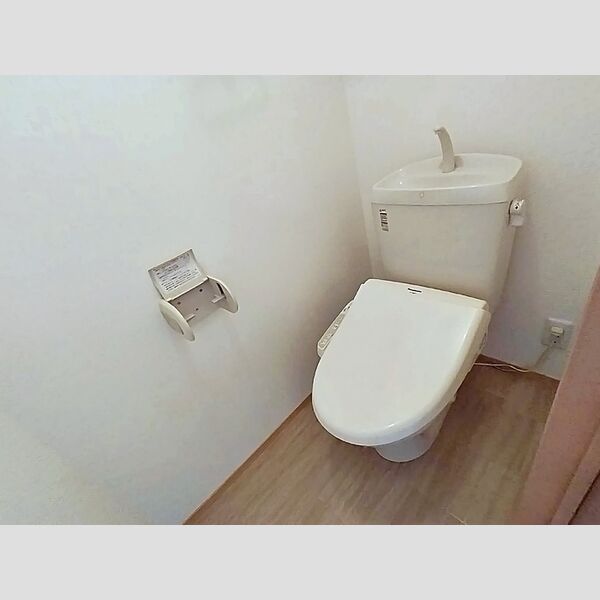 トイレ (トイレ)