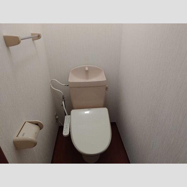 トイレ (トイレ)