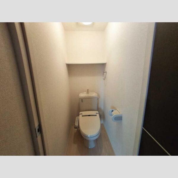 トイレ (トイレ)