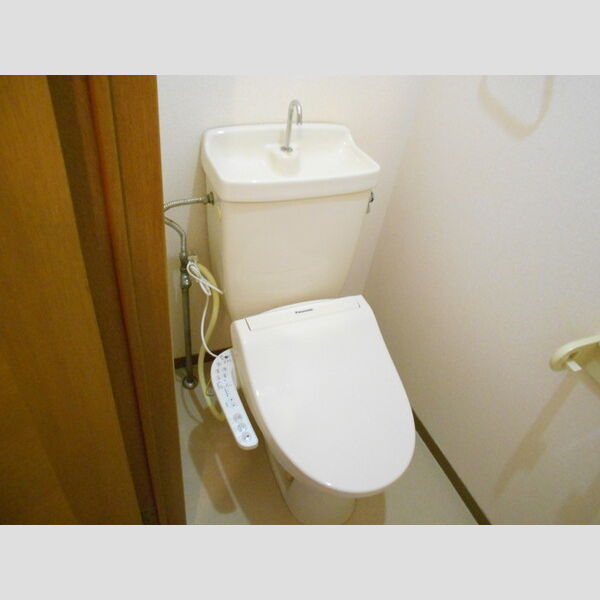 トイレ (♪温水洗浄便座付きトイレです♪)