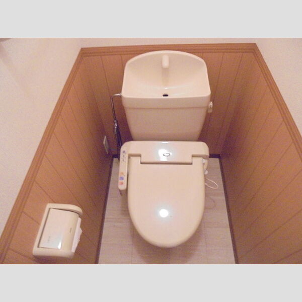 トイレ (トイレ)