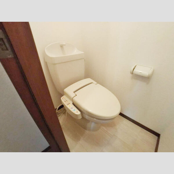 トイレ (トイレ)