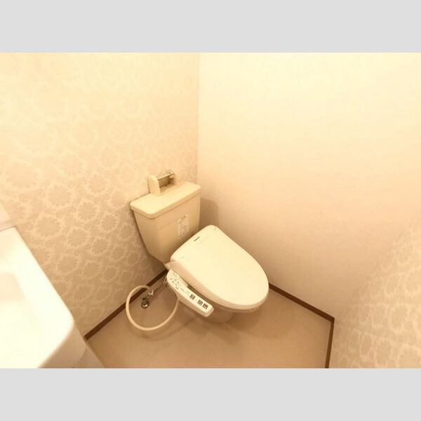 トイレ (トイレ)