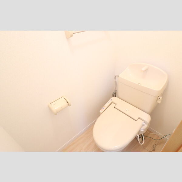 トイレ (トイレ)