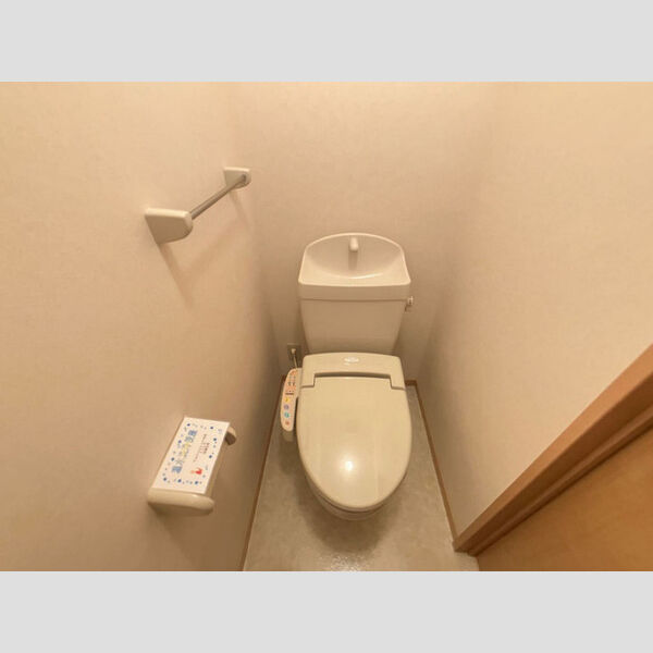 トイレ (トイレ)