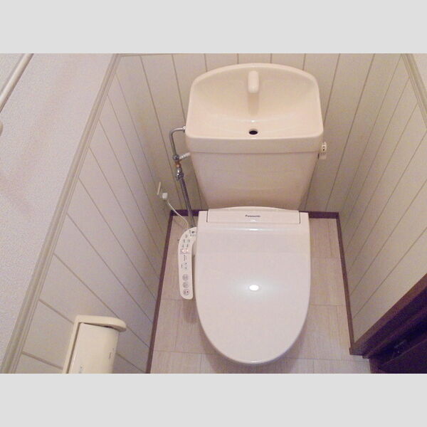 トイレ (トイレ)