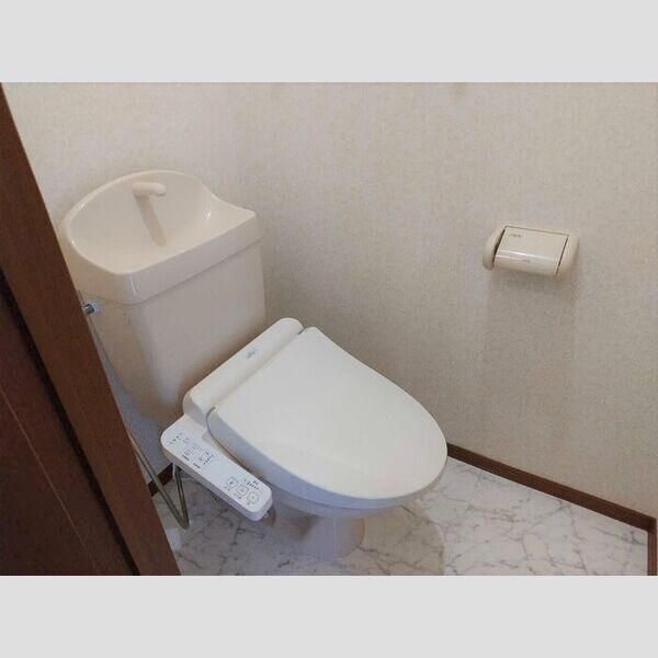 トイレ (トイレ)