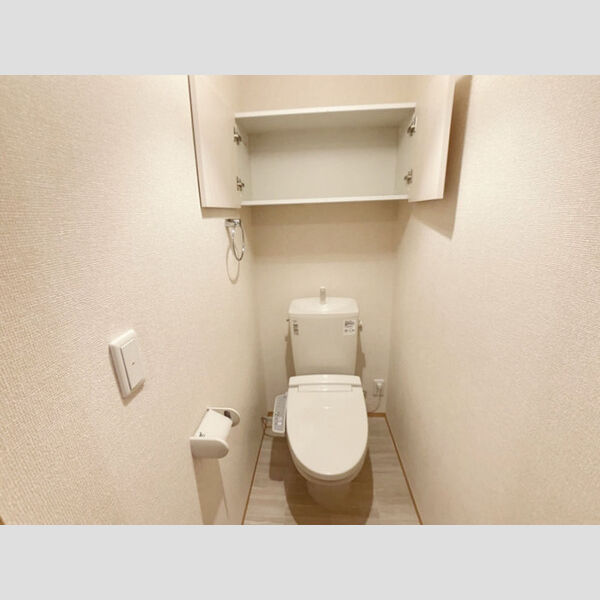 トイレ (トイレ)