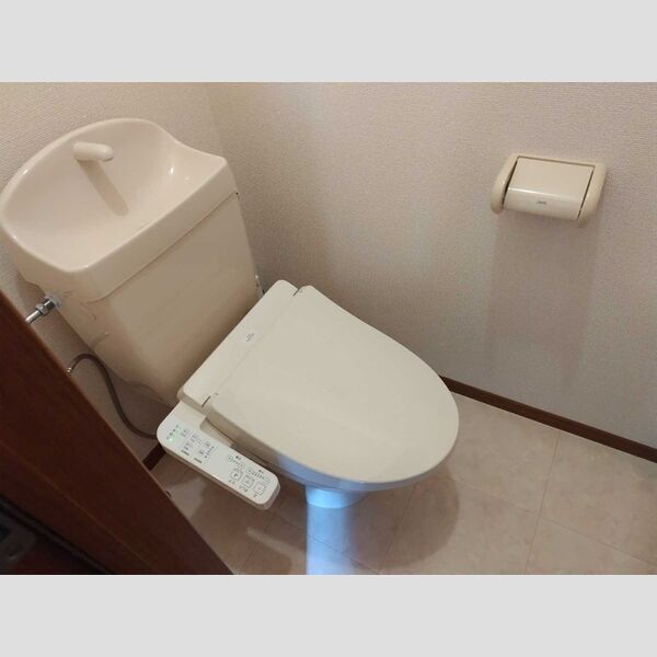 トイレ (トイレ)