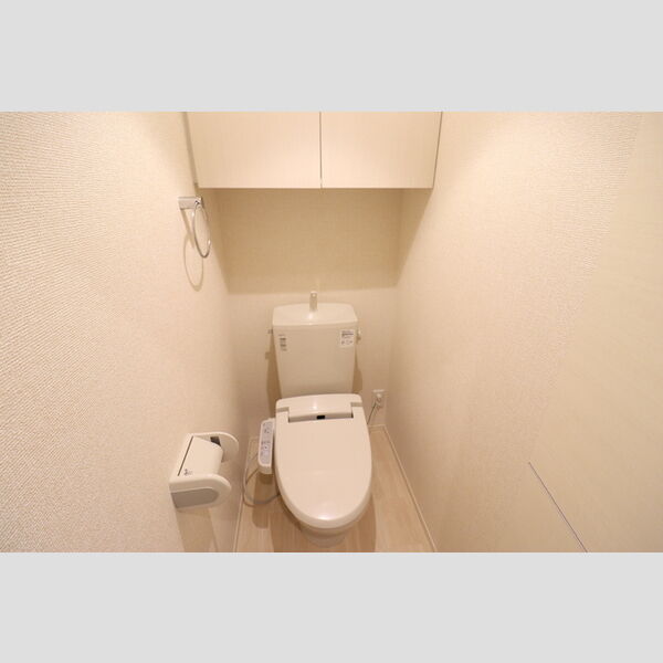 トイレ (トイレ)