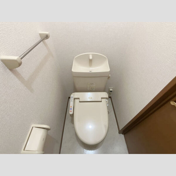 トイレ (トイレ)