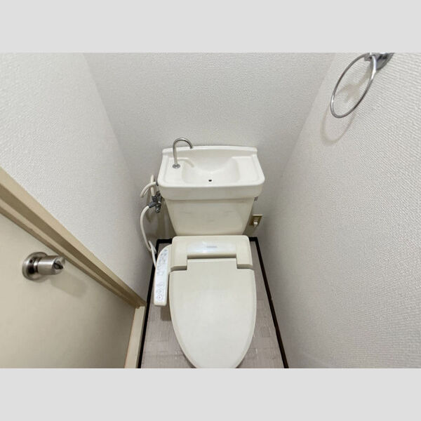 トイレ (トイレ)