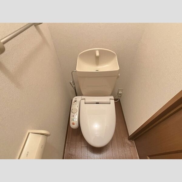 トイレ (トイレ)