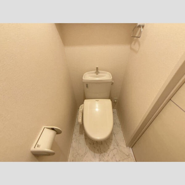 トイレ (トイレ)