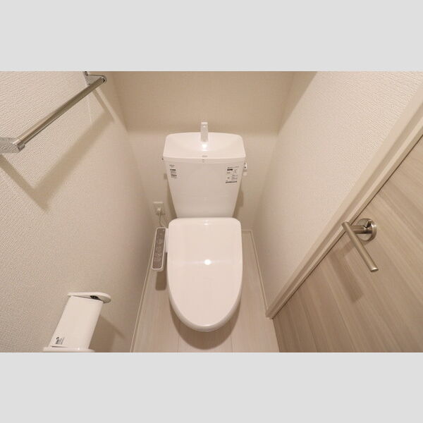 トイレ (トイレ)