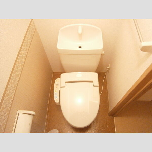 トイレ (トイレ)