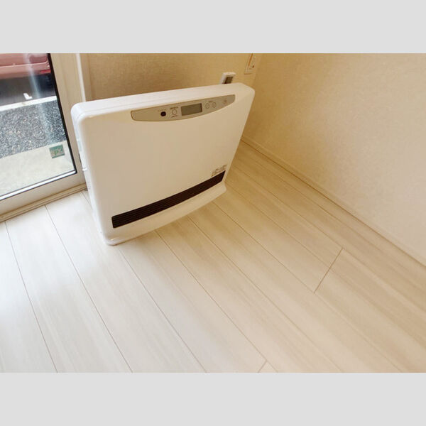 その他 (温水ルームヒーター)