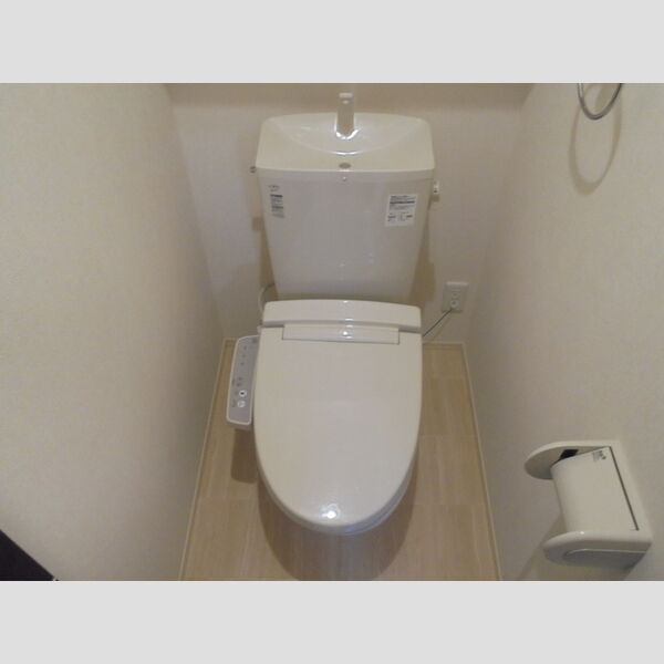 トイレ (トイレ)