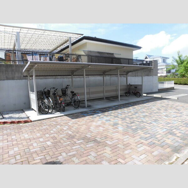 現地周辺 (駐輪場)