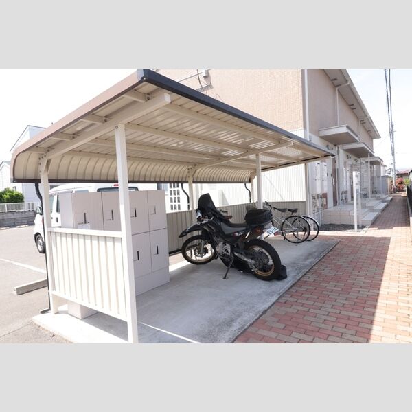 現地周辺 (駐輪場)