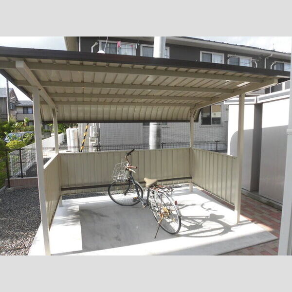 現地周辺 (駐輪場)