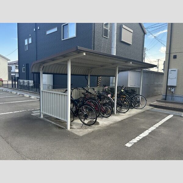 現地周辺 (駐輪場)